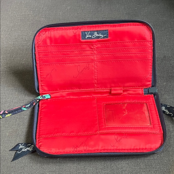 Vera Bradley Black Floral Quilted Wristlet - Medium - Picture 4 of 4